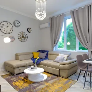  Apartment The Olive Green House